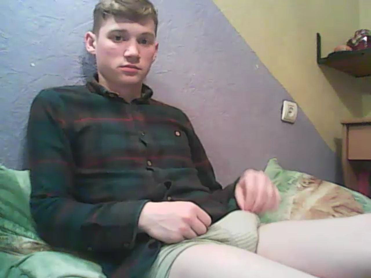 Blond Teen Boy Masturbates on Web-Cam